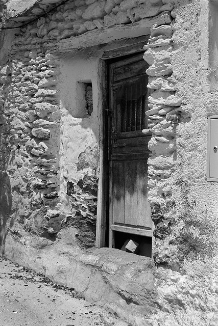 The front door to an abandoned house in Ferreirola.