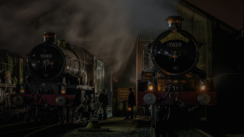 30742photocharter britishsteamlocomotives greatwesternrailwaylocomotive gwr gwrcastleclasslocomotives locoshed nightimephotography tyseleyworks vintagetrains uk
