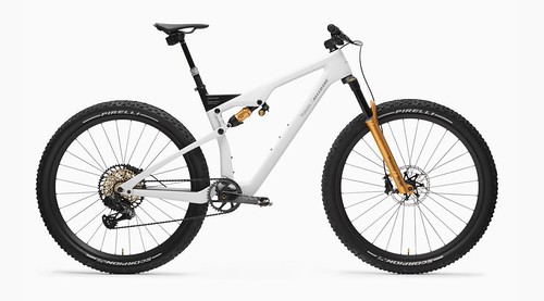De 4 para 2 rodas. Polestar não pára de surpreender.