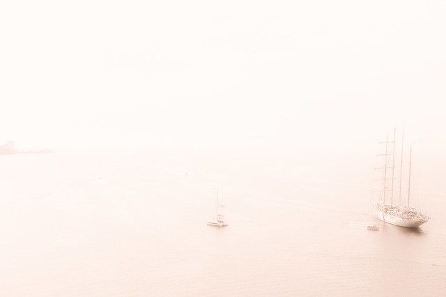 Bateaux dans la brume / Boats in the mist