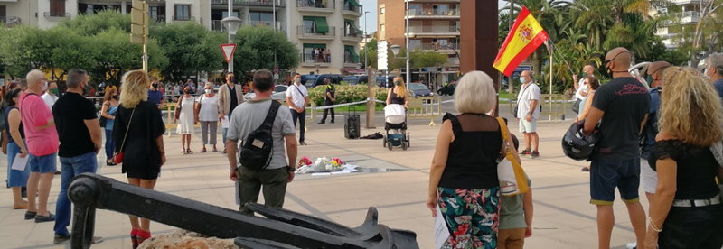 VOX rinde homenaje a las víctimas de los atentados de Cataluña en Cambrils