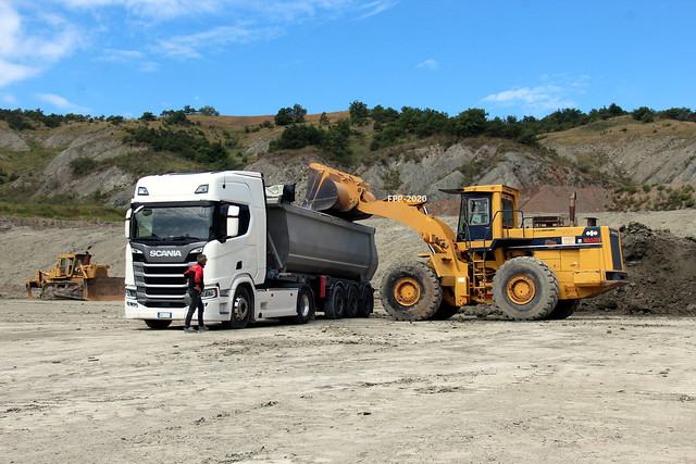 Komatsu WA500-1 - Scania R500