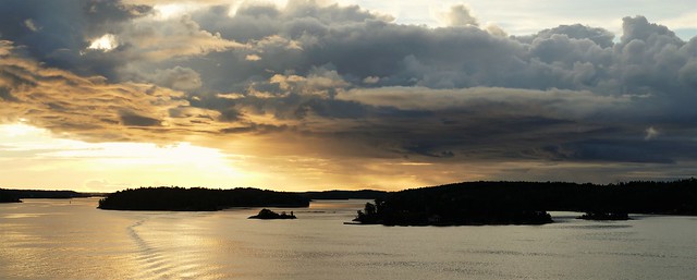 Catching the morning sunlight, Stockholm (2).Lumix DMC_FZ1000. P1310221(2)