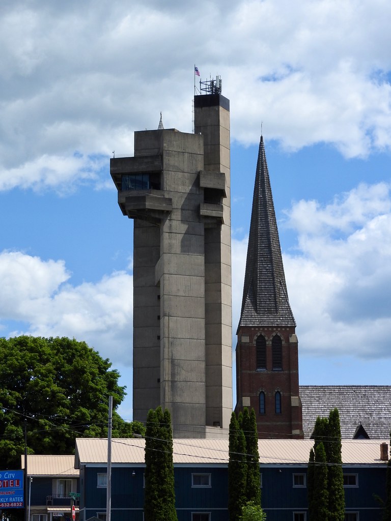 Tower of History in Sault Ste. Marie. Photo by howderfamily.com; (CC BY-NC-SA 2.0)