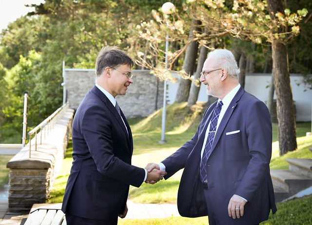 14.07.2022. Valsts prezidents Egils Levits tiekas ar Eiropas Komisijas priekšsēdētājas izpildvietnieku Valdi Dombrovski un viņa komandu