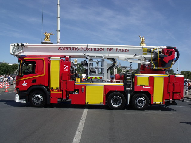 Le tout nouveau Bras Élévateur Articulé BEA 10 des pompiers de Paris.