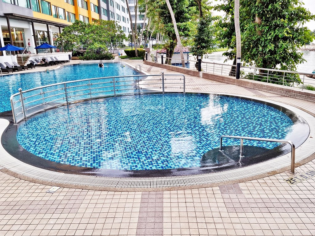 Hotel Mercure Penang Beach 08 - Swimming Pool