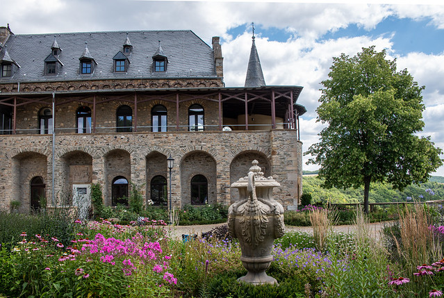 Innenhof von Schloss Dhaun / Dhaun castle courtyard