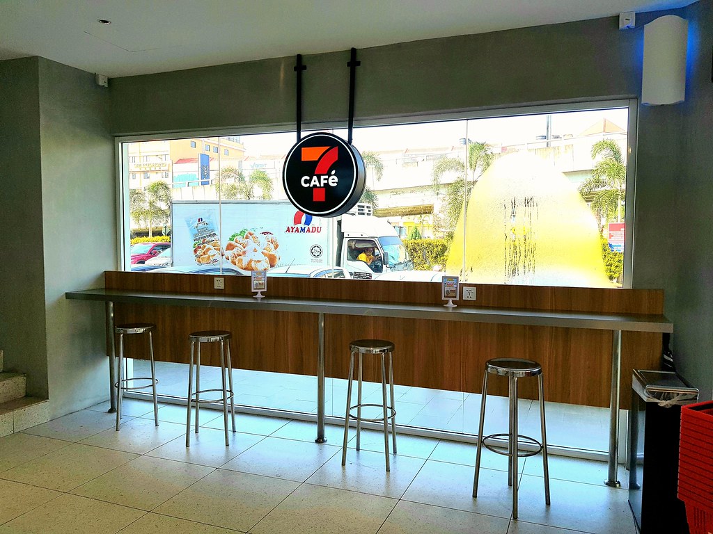 Ground Floor: Laptop friendly tables @ 7-Eleven (7 Café) Bandar Puteri Puchong