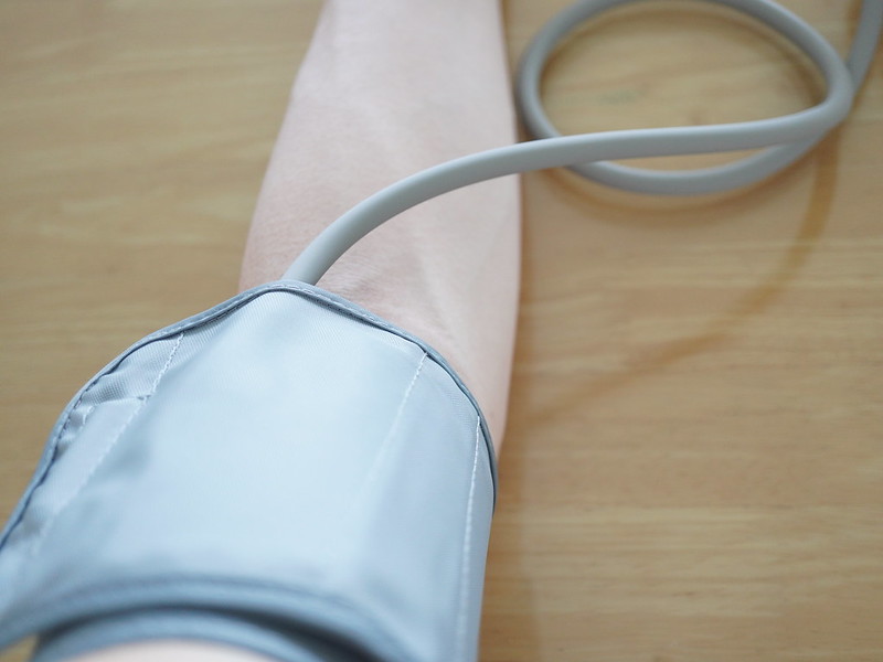 Omron Upper Arm Blood Pressure Monitor (JPN500) - Measuring Blood Pressure