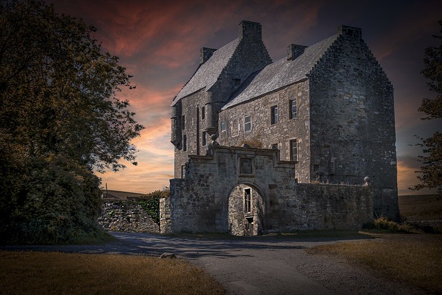 Outlander, Lallybroch (Midhope Castle)