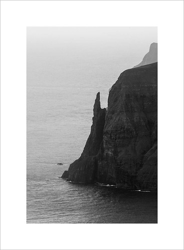 faroeislands vagar trøllkonufingur witches finger seastack seascapes landscapes blackandwhite