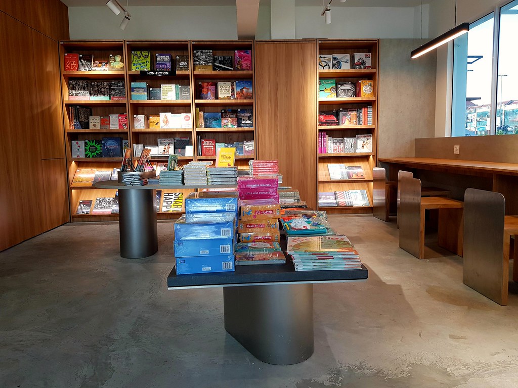 Books: Fiction, Business Self-Help, Non-Fiction, Children Books, Children Play Kits @ 7-Eleven (7 Café) Bandar Puteri Puchong