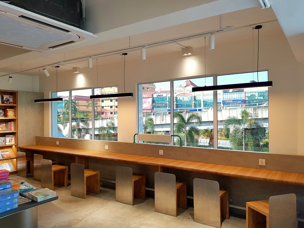 Level 1: Laptop friendly tables @ 7-Eleven (7 Café) Bandar Puteri Puchong