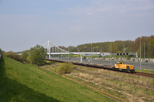 SR 303001 met Klmos'en, Zoetermeer, 12-04-2020