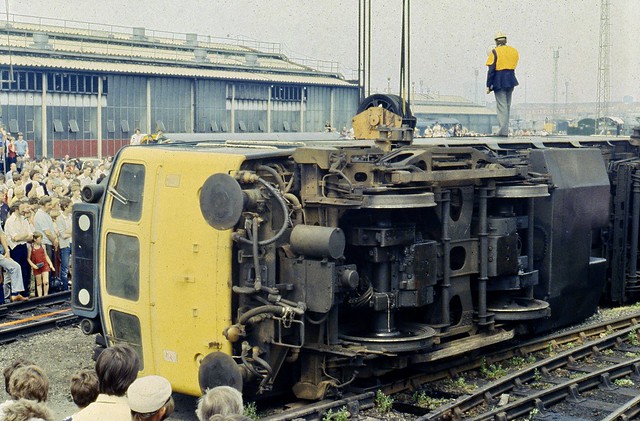 Withdrawn Class 25 'Rat' 25177 (D7527) demonstrates re-railing at Stratford TMD Open Day in July 1983