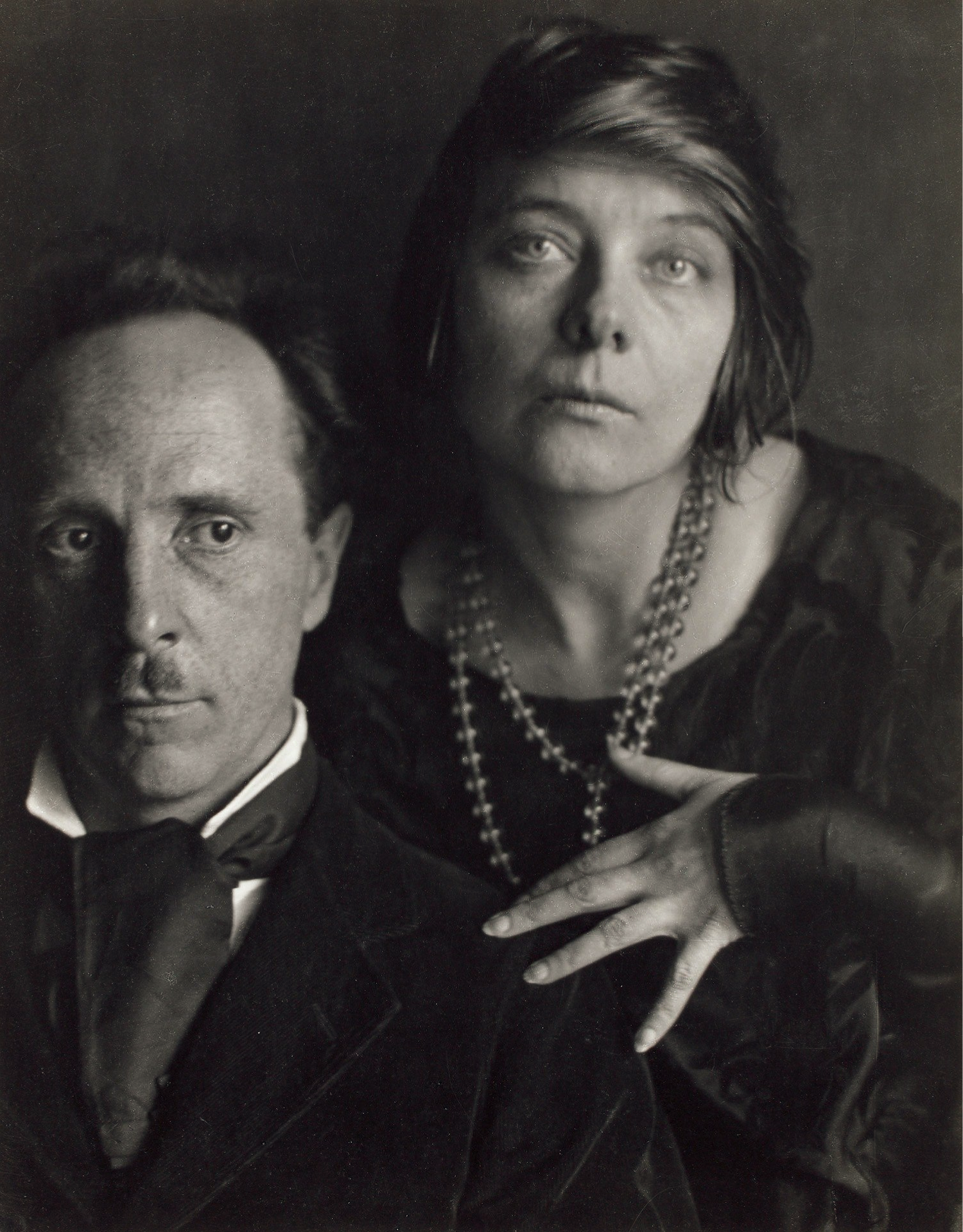 Imogen Cunningham :: Edward Weston and Margrethe Mather, 1923. Gelatin silver print, printed later. Signed and dated in pencil on the mount; typed title and date on an Imogen Cunningham Trust label. | src Phillips Auctions