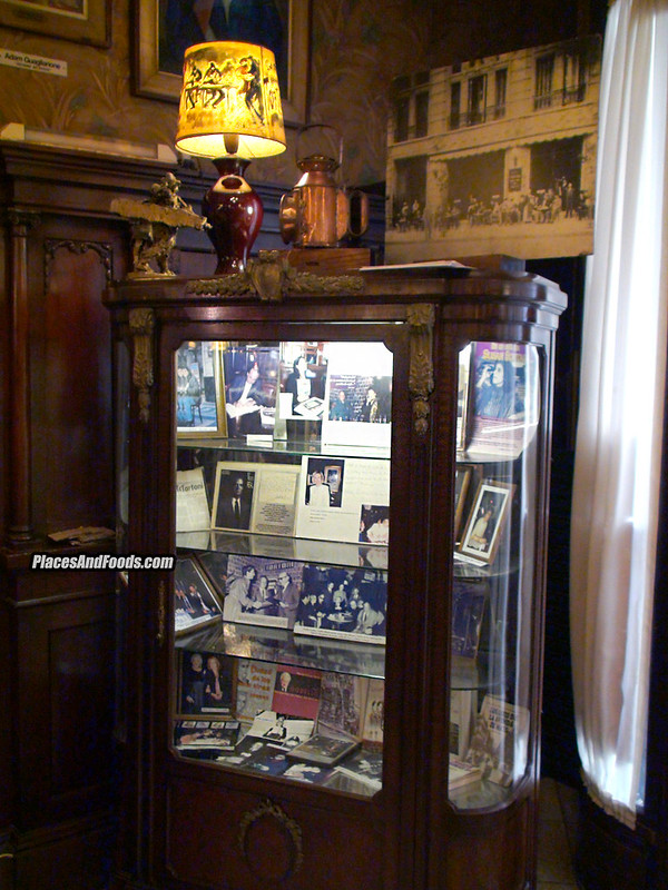 cafe tortoni buenos aires cabinet