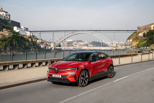 Conduzimos o novo Renault Mégane E-TECH, o sensual-tech
