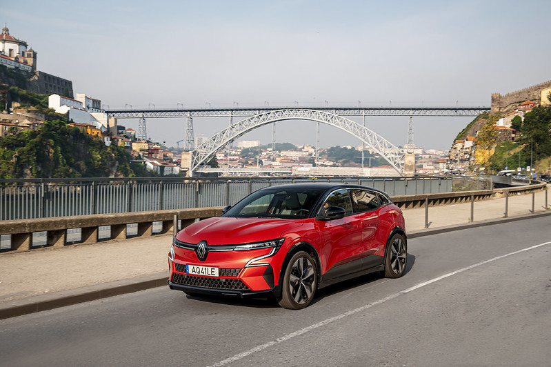 Conduzimos o novo Renault Mégane E-TECH, o sensual-tech