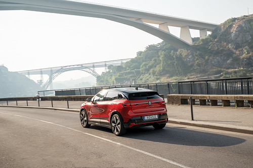 Conduzimos o novo Renault Mégane E-TECH, o sensual-tech