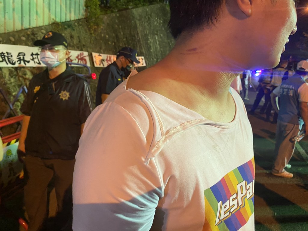 21日凌晨三點，業者試圖強行突圍，與民眾發生衝突，造成多人受傷送醫。圖片來源：立委洪申翰辦公室提供