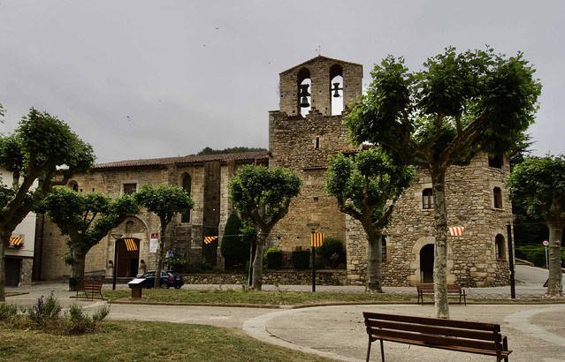 Façana de l’Església Parroquial de Santa Maria de Camprodon,  Ripollès, Girona. (Romànic)