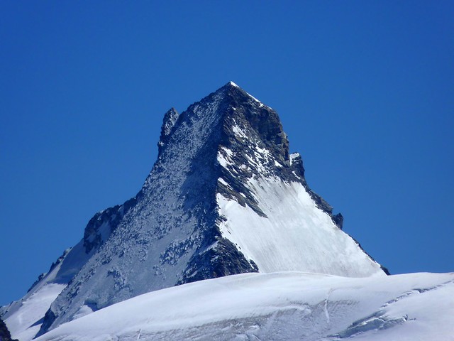 La Dent d'Hérens (4.174 m) vista dalla Cabane de Bertol (3.311 m)