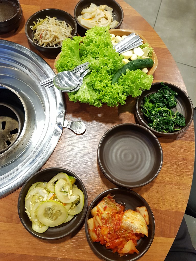 五個配菜 5 side dishes w/生菜和蒜頭 Lettuce and Garlic @ 火爐韓國烤肉 Hwaro BBQ Malaysia in USJ10 Subang Jaya
