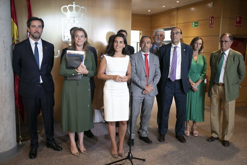FOTOGRAFÍA. MADRID (ESPAÑA), 14.08.2019. El «Sí» de «Los 12» diputados autonómicos de VOX en la Asamblea de Madrid hace Isabel Ayuso presidente. Ñ Pueblo (35)