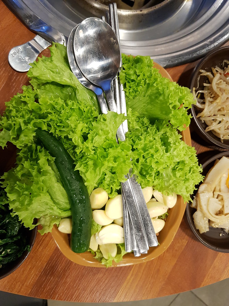 生菜和蒜頭 Lettuce and Garlic @ 火爐韓國烤肉 Hwaro BBQ Malaysia in USJ10 Subang Jaya