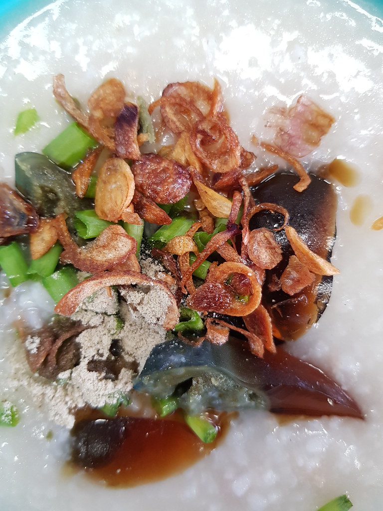 皮蛋瘦肉粥 Century Egg Braised Pork meat Porridge rm$8 @ 大家美食中心 Big Family Restaurant SS15