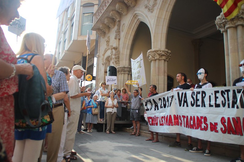 FOTOGRAFÍA. TARRASA (BARCELONA) ESPAÑA, 27.07.2019. La Manifestación de los CDR en Tarrasa criminaliza España y finaliza ante Policía Nacional. Ñ pueblo (2)