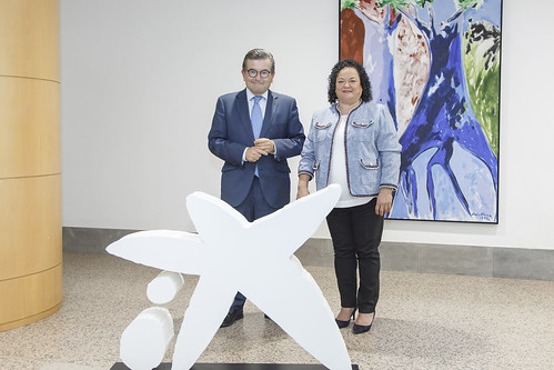 Sonia Ortega con el Director Territorial de CaixaBank en Canarias, Juan Ramón Fuertes