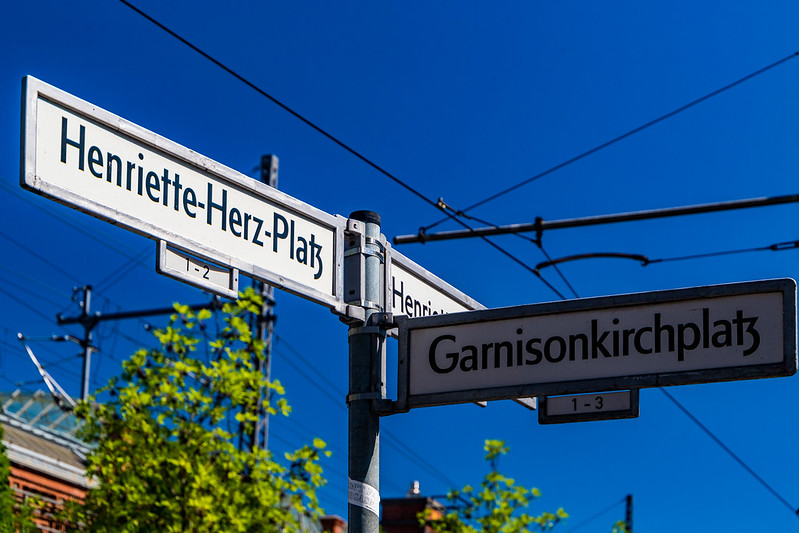 Straßenschild des Garnisonkirchplatzes