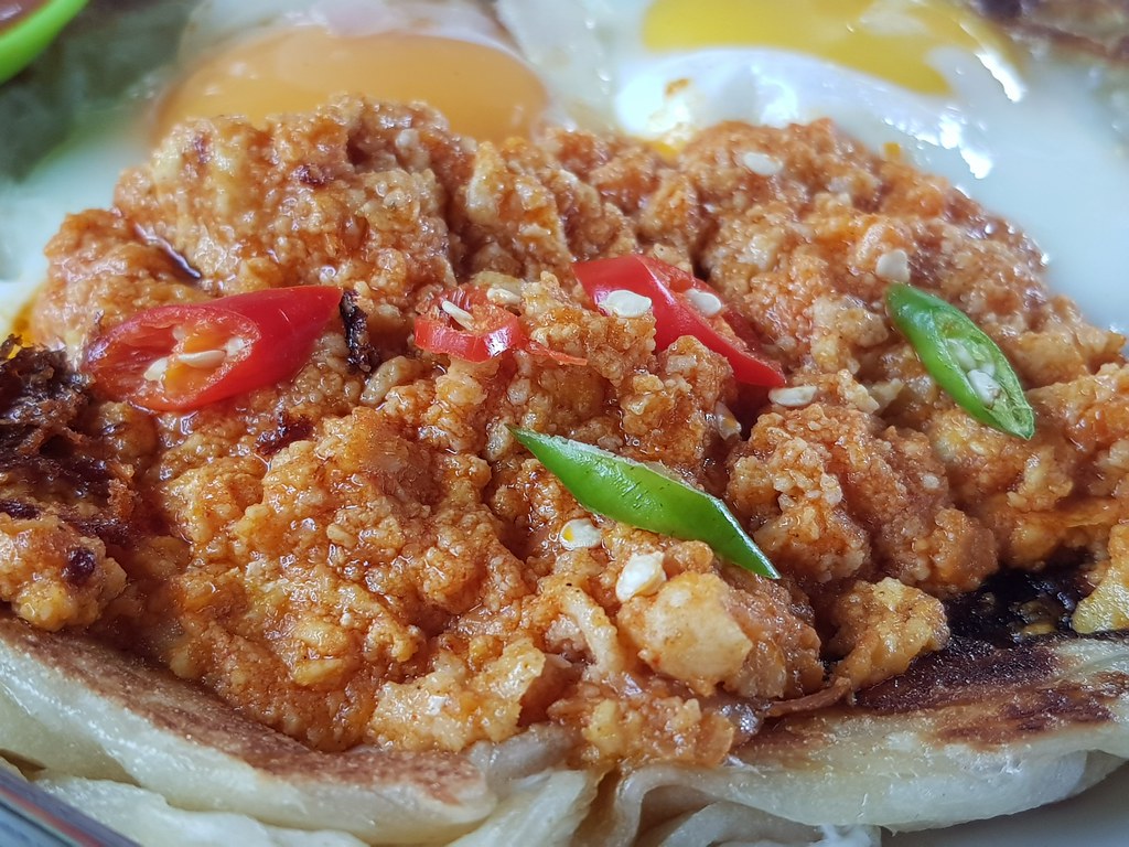 鳥窩煎餅配雞肉碎 Roti Canai Sarang Burung Ayam rm$7 & 馬來奶茶 Teh Tarik rm$2 @ Aji-Ca-Nai in Shah Alam
