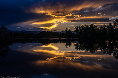 sunset sawhillponds bouldercolorado crepuscularrays southernrockymountains indianpeaks summermonsoon chiaroscuro