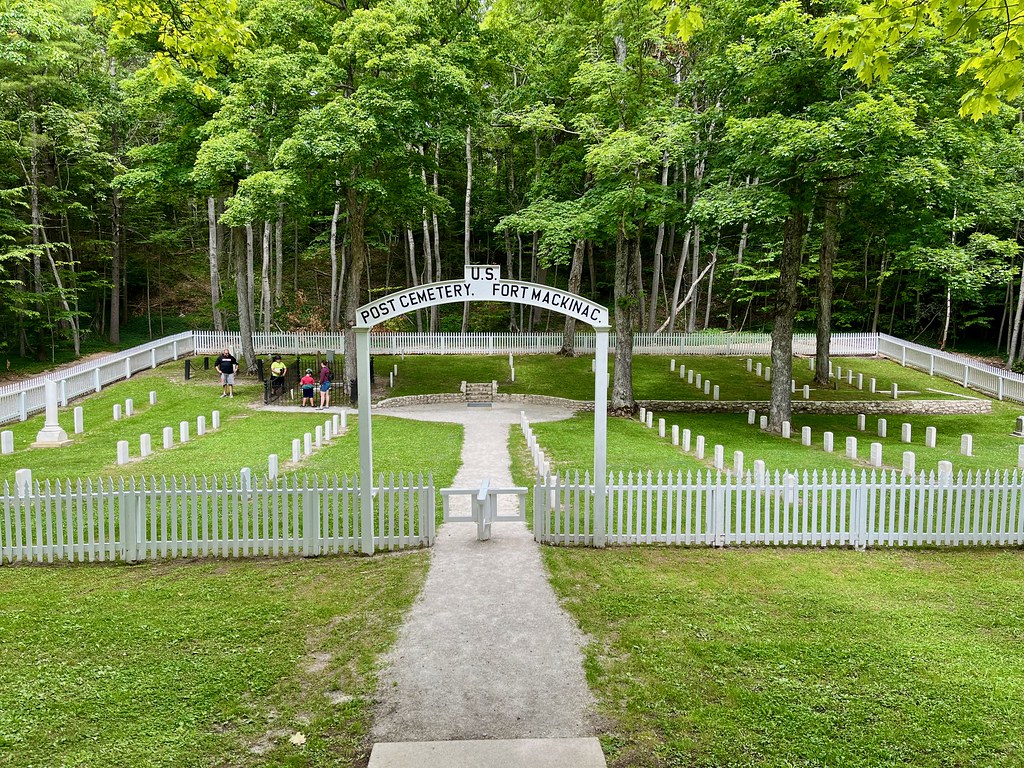 Fort Mackinac Post Cemetery. Photo by howderfamily.com; (CC BY-NC-SA 2.0)