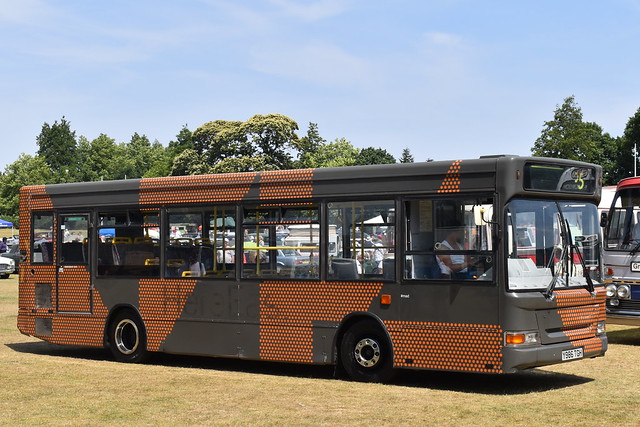 Y986 TGH Bear Buses (2)