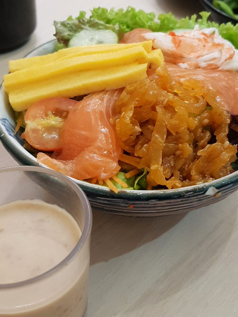 榮沙拉配戈馬醬 Sakae Salad w/Goma Sauce rm$20.01 @ 榮壽司 Sakae Sushi in Sunway Pyramid