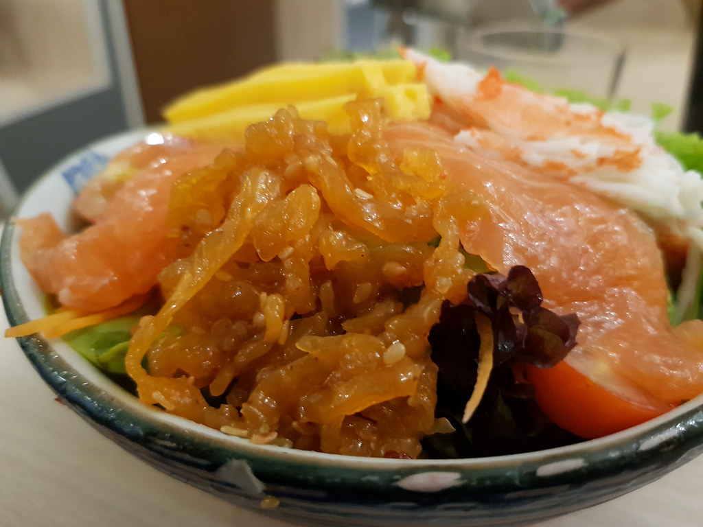 榮沙拉配戈馬醬 Sakae Salad w/Goma Sauce rm$20.01 @ 榮壽司 Sakae Sushi in Sunway Pyramid