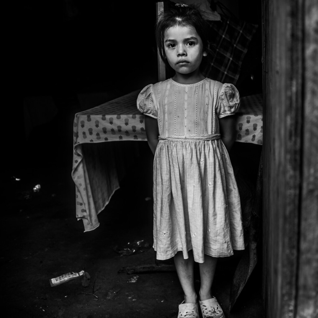 Little girl in her house. | Enrique Salvo | Flickr