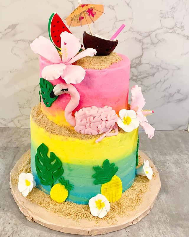 Pineapple Flamingo Cake by Maddie Cakes Bakery 2