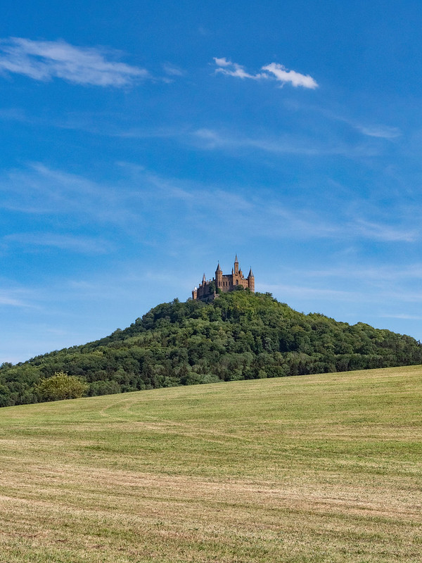 Hohenzollern Burg, le château des rois de Prusse... (redressé) 52246466906_24a24f126d_c
