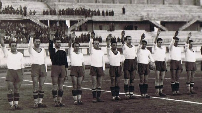 Una formazione dell'A.F.C. Catania del maggio 1941 (Fonte: Tutto il Catania minuto per minuto) 