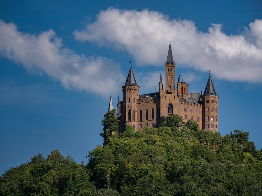 Hohenzollern Burg, le château des rois de Prusse... (redressé) 52246752004_28c45d009d_b