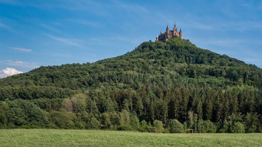 Hohenzollern Burg, le château des rois de Prusse... (redressé) 52246964640_4a483217fc_b