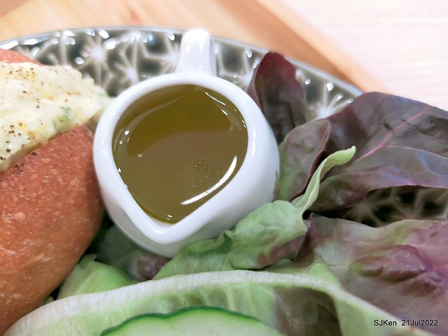 「山茶咖啡」超值早餐套套餐組合(Camellia Coffee, breakfast set with bread, salad & tea), SJKen, Taipei, Taiwan, Jul 21, 2022.