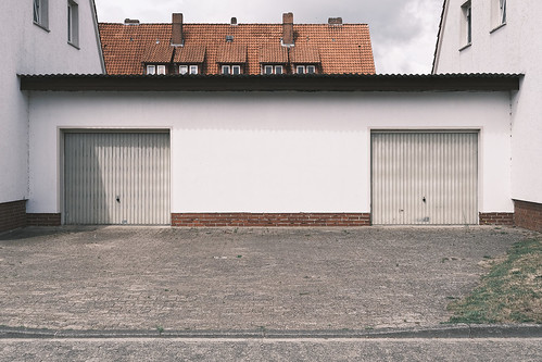 urban rural dorf facade barnstorf niedersachsen architecture emptiness suburban garage