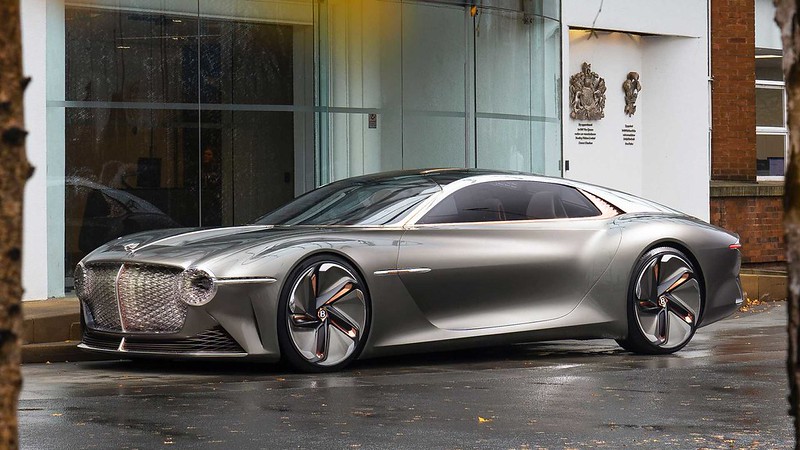 Lançamento do primeiro elétrico Bentley adiado para 2026